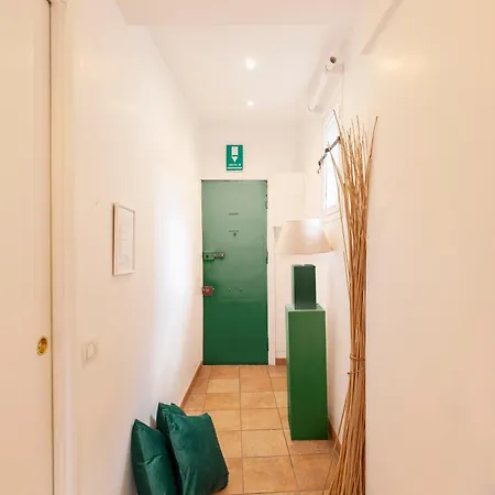 Campo Dei Fiori Sun With Balcony Apartment
